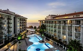 Ramada Hotel & Suites By Wyndham Kusadasi